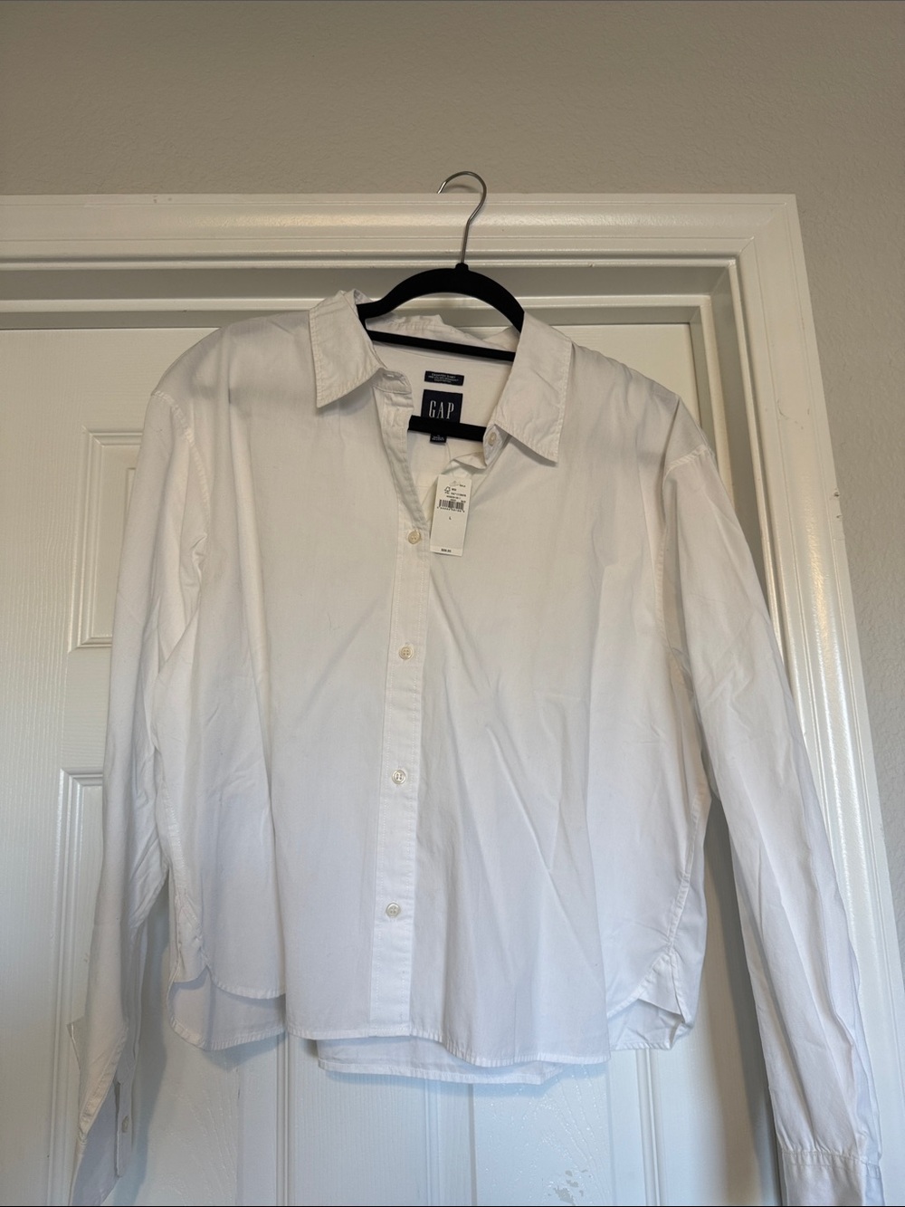 GAP Ladies Crop White Long-Sleeve Button-Down Shirt